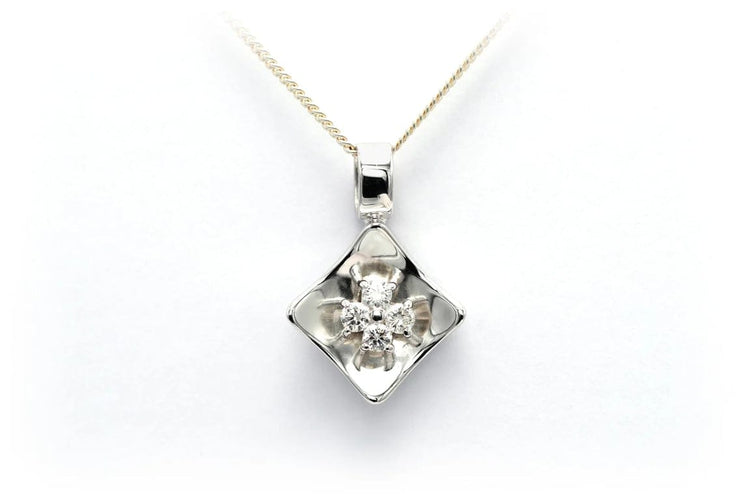 Pendentif Pendentif contemporain en or blanc 18 carats serti de diamants 58 Facettes 22526