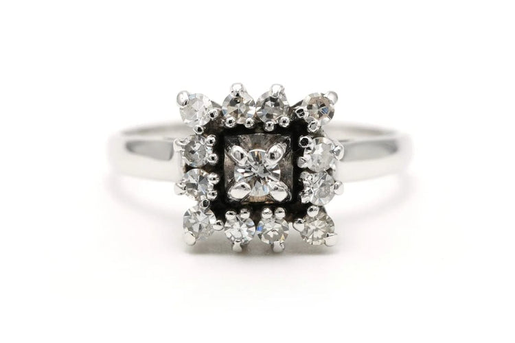 Bague 55 Bague contemporaine en or blanc 18 carats sertie de diamants 0,37 ct 58 Facettes 22591