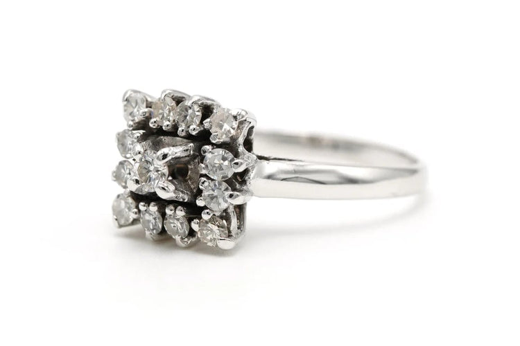 Bague 55 Bague contemporaine en or blanc 18 carats sertie de diamants 0,37 ct 58 Facettes 22591