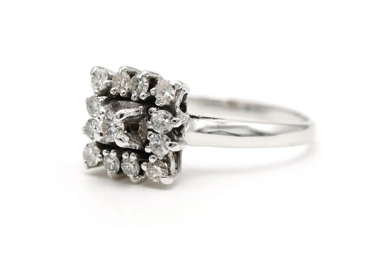 Bague 55 Bague contemporaine en or blanc 18 carats sertie de diamants 0,37 ct 58 Facettes 22591