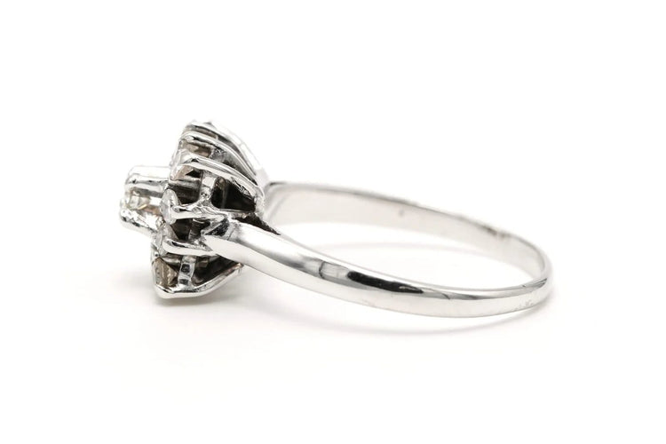 Bague 55 Bague contemporaine en or blanc 18 carats sertie de diamants 0,37 ct 58 Facettes 22591