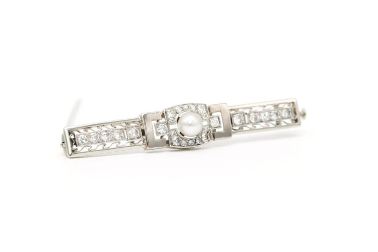 Broche Broche contemporaine en or blanc 18 carats avec perle et diamants taille brillant 58 Facettes B466