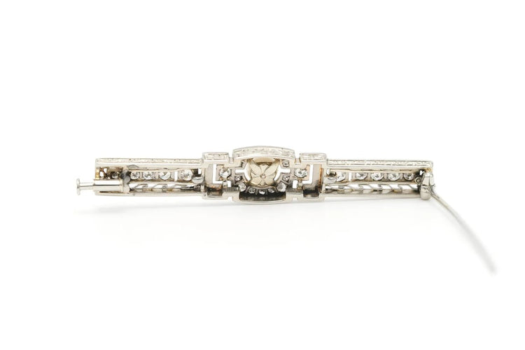 Broche Broche contemporaine en or blanc 18 carats avec perle et diamants taille brillant 58 Facettes B466