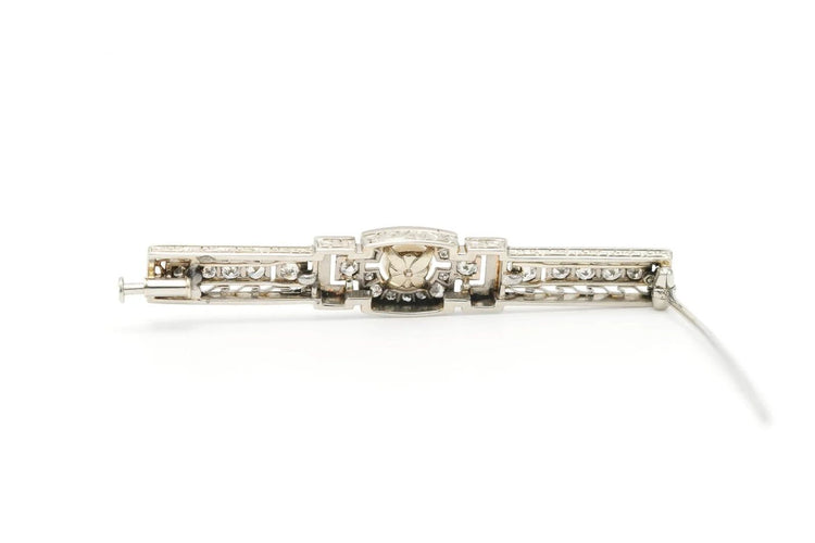 Broche Broche contemporaine en or blanc 18 carats avec perle et diamants taille brillant 58 Facettes B466