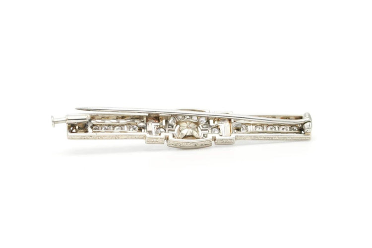Broche Broche contemporaine en or blanc 18 carats avec perle et diamants taille brillant 58 Facettes B466