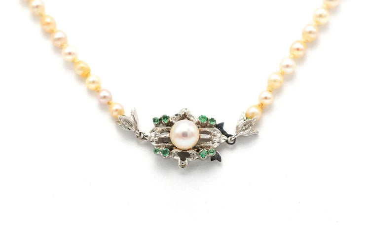 Collier Collier années 70 en or blanc 18 carats, émeraudes et perles 58 Facettes 22636
