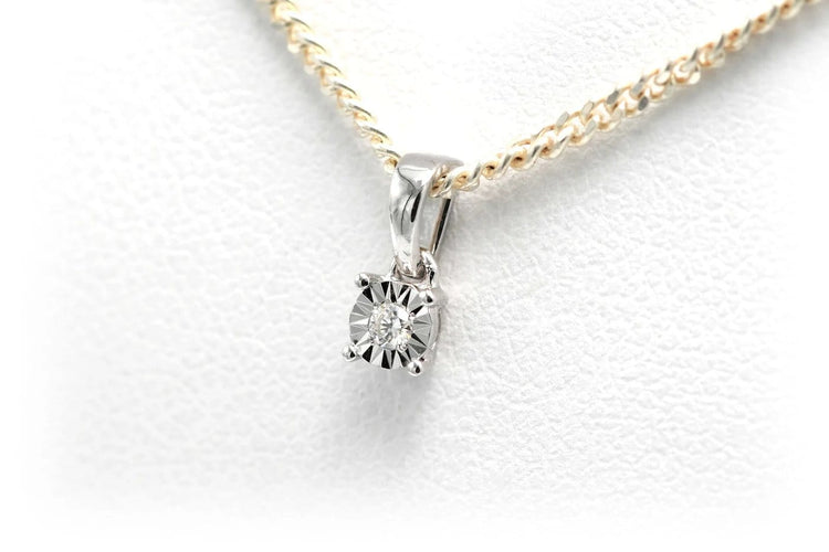 Pendentif Pendentif contemporain en or blanc 18 carats avec diamant taille brillant 58 Facettes B718