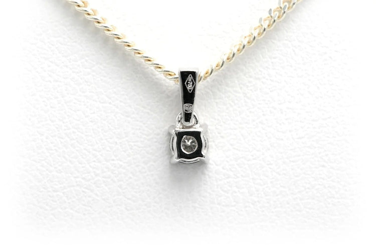 Pendentif Pendentif contemporain en or blanc 18 carats avec diamant taille brillant 58 Facettes B718