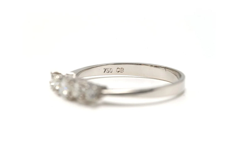 Bague 61 Bague contemporaine en or blanc 18 carats sertie de diamants taille brillant 0,48 ct 58 Facettes 22734