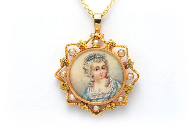 Pendentif Pendentif Napoléon III en or jaune 18 carats, perles et miniature sur nacre 58 Facettes 22021