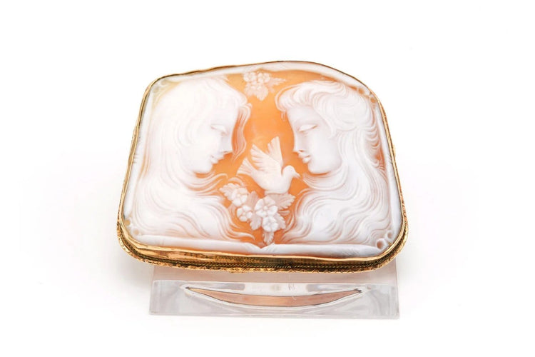 Broche Broche Art nouveau en or jaune 14 carats sertie d’un camée coquillage 58 Facettes 22921