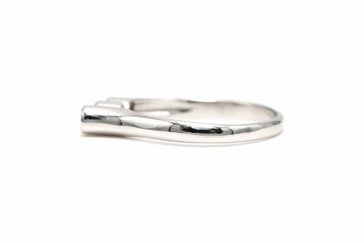 Bague 52 Bague contemporaine en or blanc 18 carats sertie de diamants 58 Facettes 22893