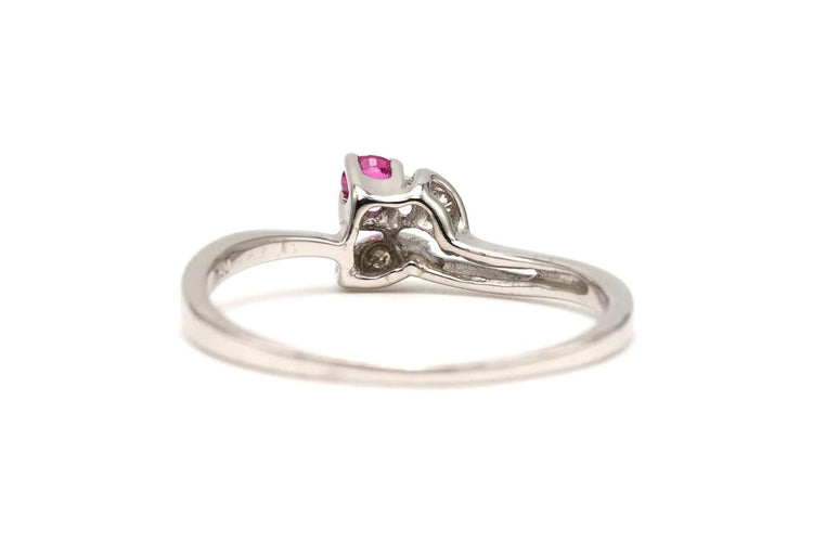 Bague 52 Bague contemporaine en or blanc, rubis et diamants 58 Facettes 22890