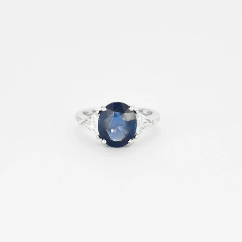 Bague 53.5 Bague en or blanc 18 carats avec saphir de Ceylan et diamants 58 Facettes