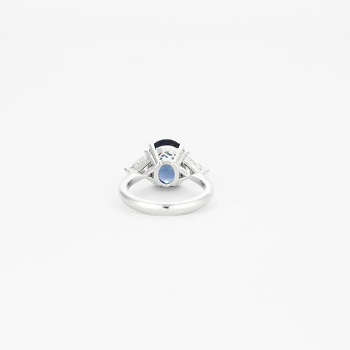 Bague 53.5 Bague en or blanc 18 carats avec saphir de Ceylan et diamants 58 Facettes