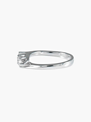 Bague 52 Bague jarretière en or blanc et diamants 58 Facettes 400