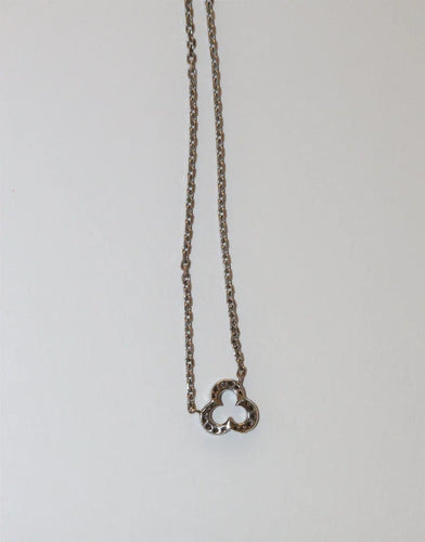 Collier CHANEL Camélia - Collier en or blanc 18k et diamants 58 Facettes 476