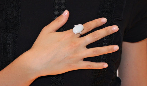 Bague 53.5 Bague opale blanche d’Australie en or gris 18k et diamants 58 Facettes 479