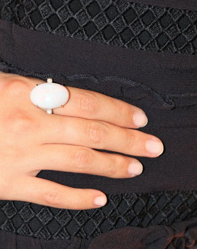 Bague 53.5 Bague opale blanche d’Australie en or gris 18k et diamants 58 Facettes 479
