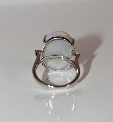 Bague 53.5 Bague opale blanche d’Australie en or gris 18k et diamants 58 Facettes 479