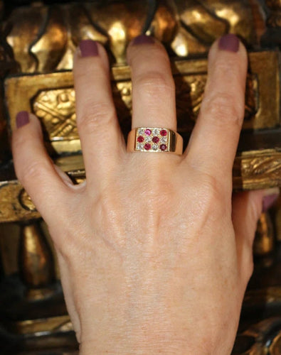 Bague 56 Bague chevalière - Rubis et diamants en or jaune 18 carats 58 Facettes 541
