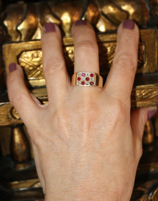 Bague 56 Bague chevalière - Rubis et diamants en or jaune 18 carats 58 Facettes 541