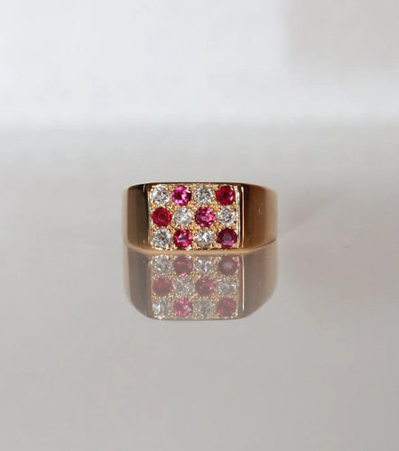 Bague 56 Bague chevalière - Rubis et diamants en or jaune 18 carats 58 Facettes 541