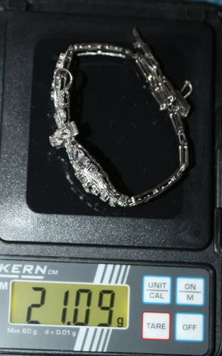 8ea3b42f-1c79-485a-f09b-762ea2bc5400