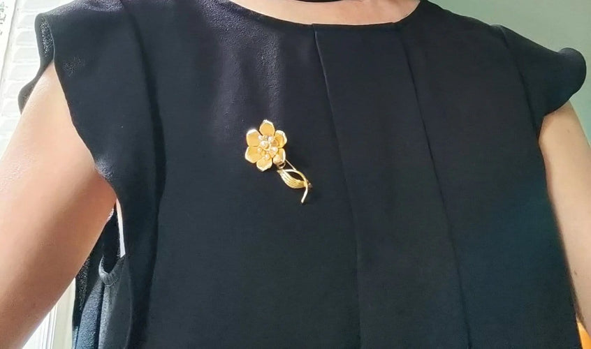 Broche Broche fleur rétro en or jaune 18 carats et perles 58 Facettes 570