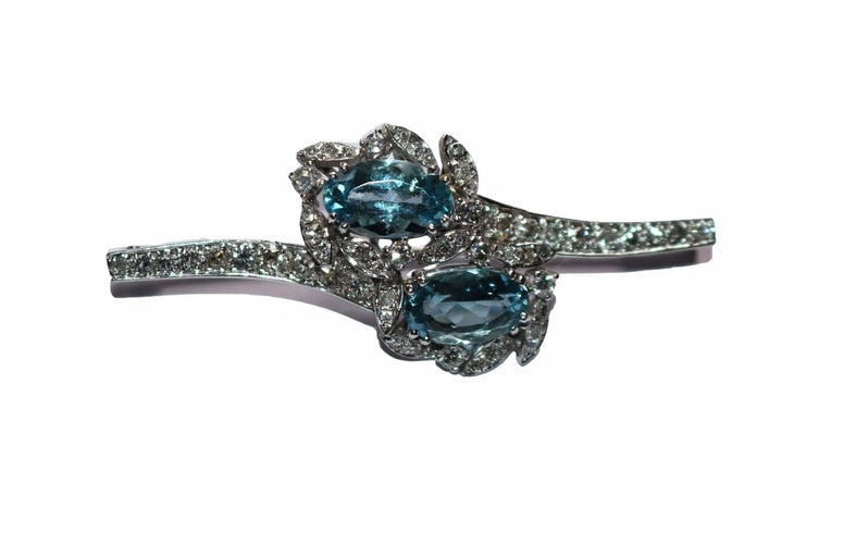 Broche Broche rétro en or gris 18 carats, aigues-marines et diamants 58 Facettes 580