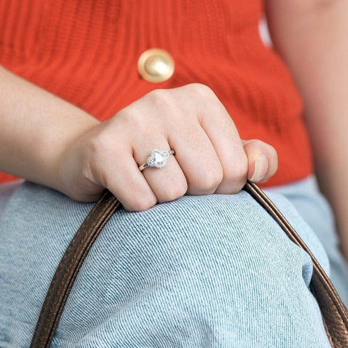Bague 53 Bague solitaire poire 0,90 ct en or blanc 18k et diamants 58 Facettes LJ28