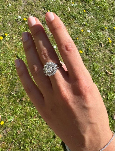 Bague 52 Bague en or blanc 750‰ et diamants 58 Facettes 1009
