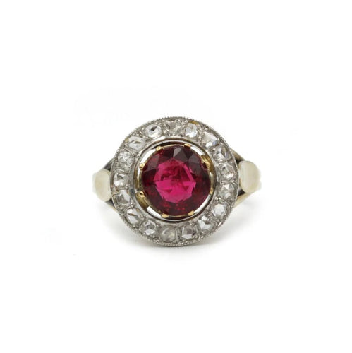 Bague 52 Bague en or jaune sertie d’un grenat et de diamants 58 Facettes 1090