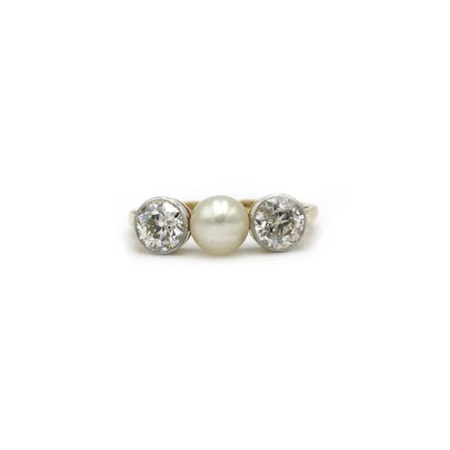 Bague 46 Bague trilogie XIXe siècle en or jaune 750 avec perle et diamants 58 Facettes 1241