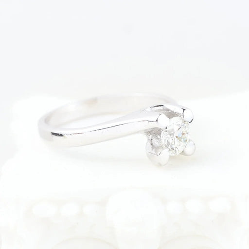 Bague 50 Bague solitaire en or blanc 18 carats avec diamant 0,32 ct 58 Facettes 133721C