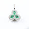 Pendentif Pendentif trèfle en or blanc 18 carats avec émeraudes et diamants 58 Facettes 3637