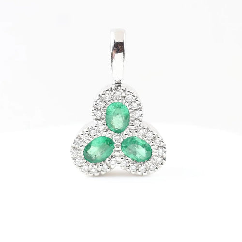 Pendentif Pendentif trèfle en or blanc 18 carats avec émeraudes et diamants 58 Facettes 3637
