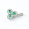 Pendentif Pendentif trèfle en or blanc 18 carats avec émeraudes et diamants 58 Facettes 3637