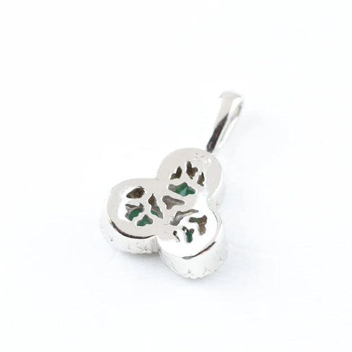 Pendentif Pendentif trèfle en or blanc 18 carats avec émeraudes et diamants 58 Facettes 3637