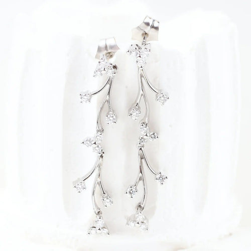 Boucles d'oreilles Boucles d'oreilles pendantes en or blanc et diamants taille brillant 58 Facettes 133721D
