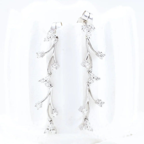 Boucles d'oreilles Boucles d'oreilles pendantes en or blanc et diamants taille brillant 58 Facettes 133721D