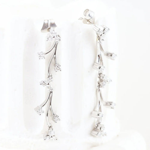 Boucles d'oreilles Boucles d'oreilles pendantes en or blanc et diamants taille brillant 58 Facettes 133721D