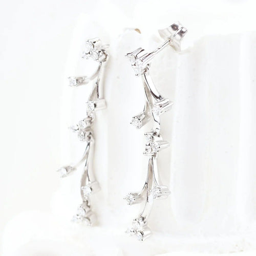 Boucles d'oreilles Boucles d'oreilles pendantes en or blanc et diamants taille brillant 58 Facettes 133721D