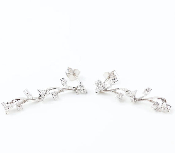 Boucles d'oreilles Boucles d'oreilles pendantes en or blanc et diamants taille brillant 58 Facettes 133721D