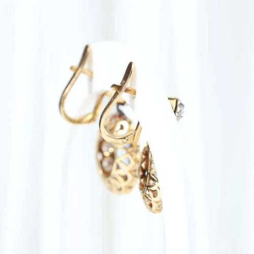 Boucles d'oreilles Boucles d'oreilles vintage à motif floral en or jaune 18 carats et diamants 58 Facettes J00003070