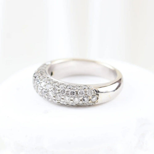 Bague 52 Bague pavée de diamants en or blanc 18 carats 58 Facettes VV1-C