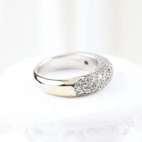 Bague 52 Bague pavée de diamants en or blanc 18 carats 58 Facettes VV1-C