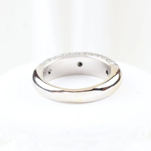 Bague 52 Bague pavée de diamants en or blanc 18 carats 58 Facettes VV1-C