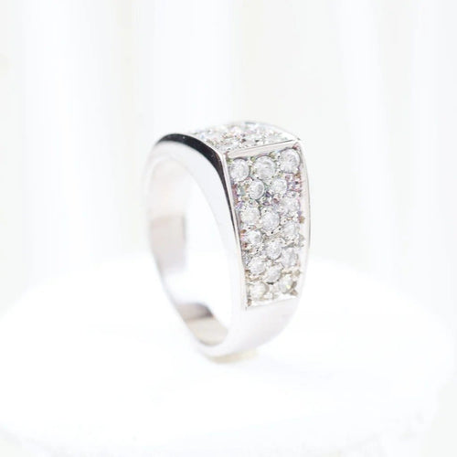 Bague 56 Bague pavée en or blanc 18 carats et diamants 58 Facettes VV1-A