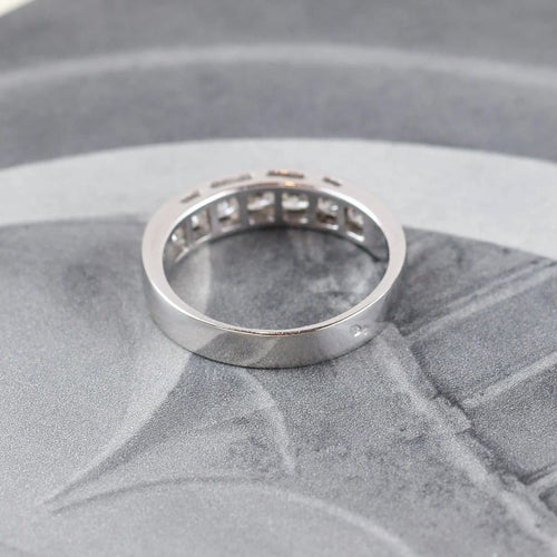 Bague Alliance - Bague en or blanc 18 carats et diamants 58 Facettes 131455B